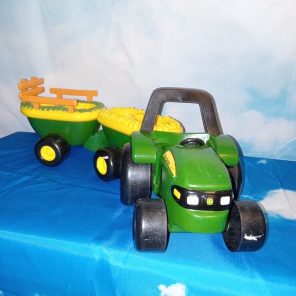 John Deere Farmer & Animal Sounds Hayride Musical Tractor -- WORKS! - Picture 4 of 8